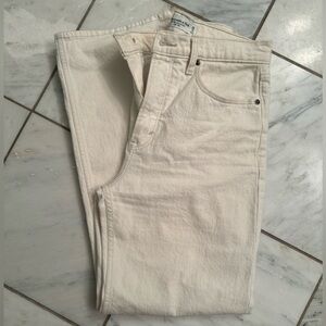 Abercrombie & Fitch
The 90s Relaxed Jean
High Rise size 28/6